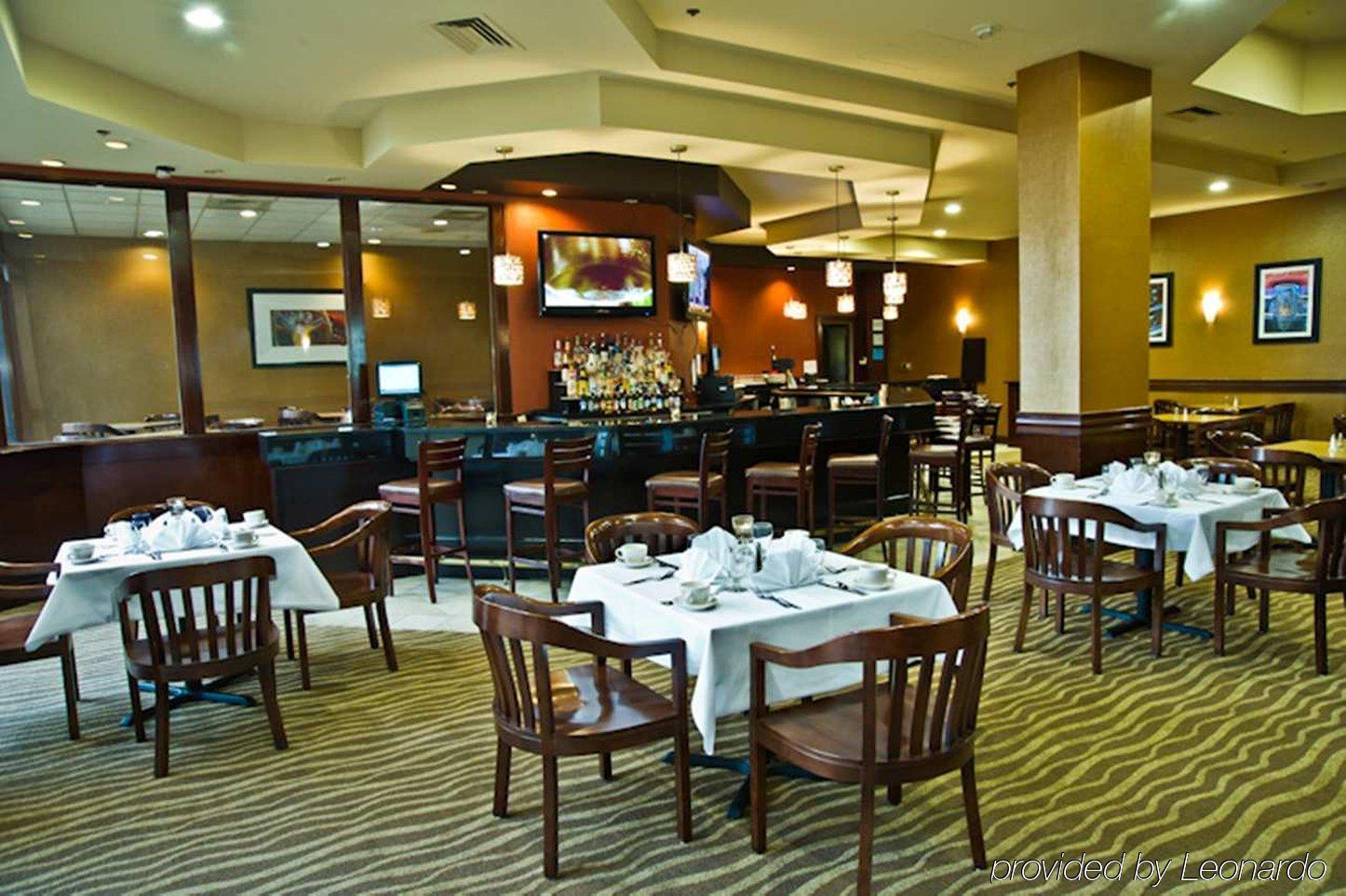 Ramada By Wyndham Southfield Hotel Restoran foto