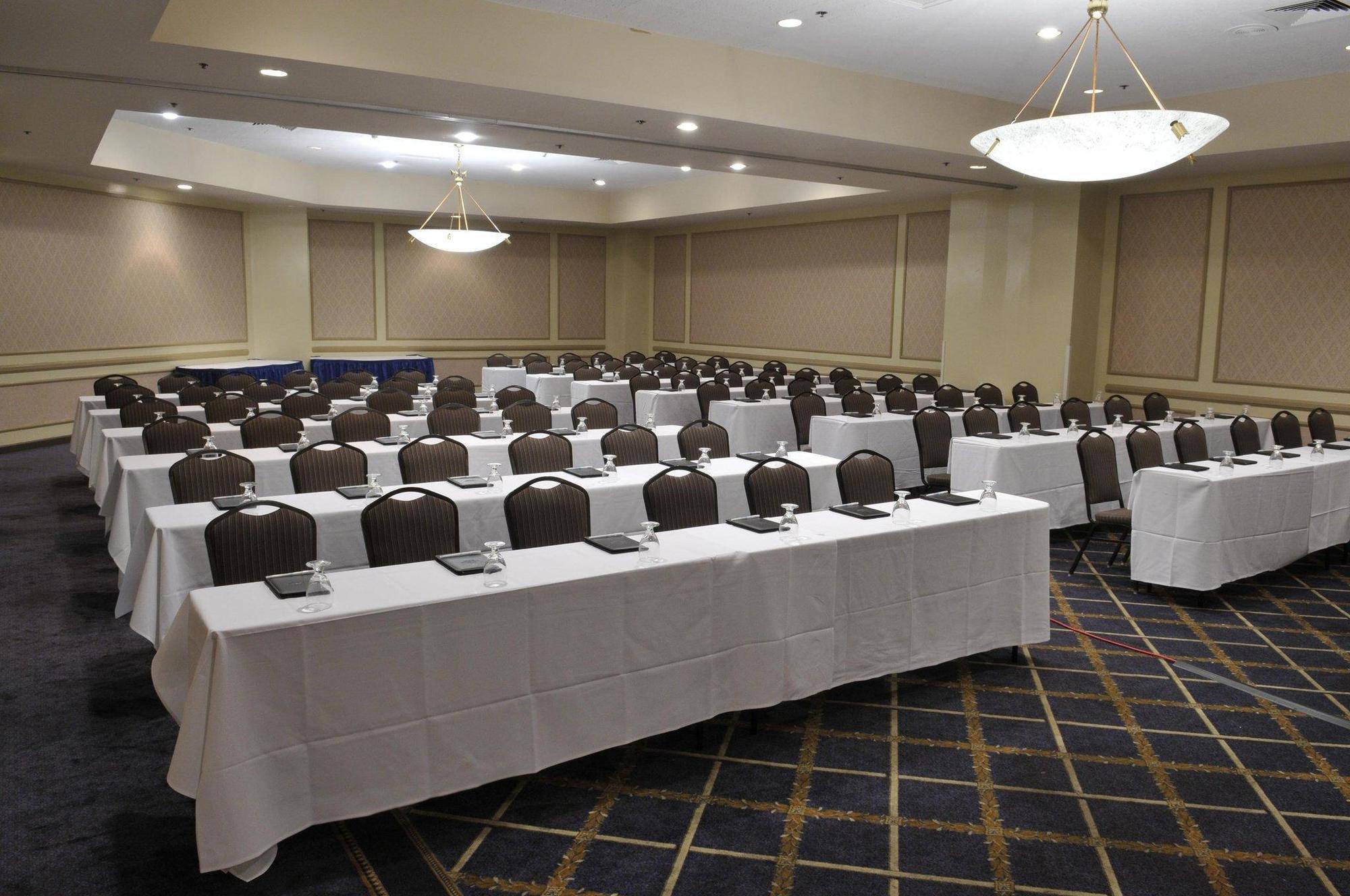 Ramada By Wyndham Southfield Hotel Bagian luar foto